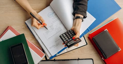 UAE Finance Jobs for Immigrants – Banking, Accounting, and Business Roles for Foreign Workers